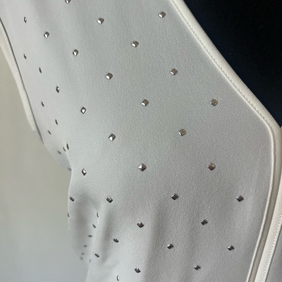 DKNY White V Neck Silver Studded Top Size XS - Picture 3 of 9